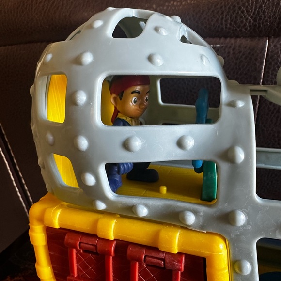 Jake & The Never Land Pirates Bucky's Submarine and Placemat - Picture 5 of 8